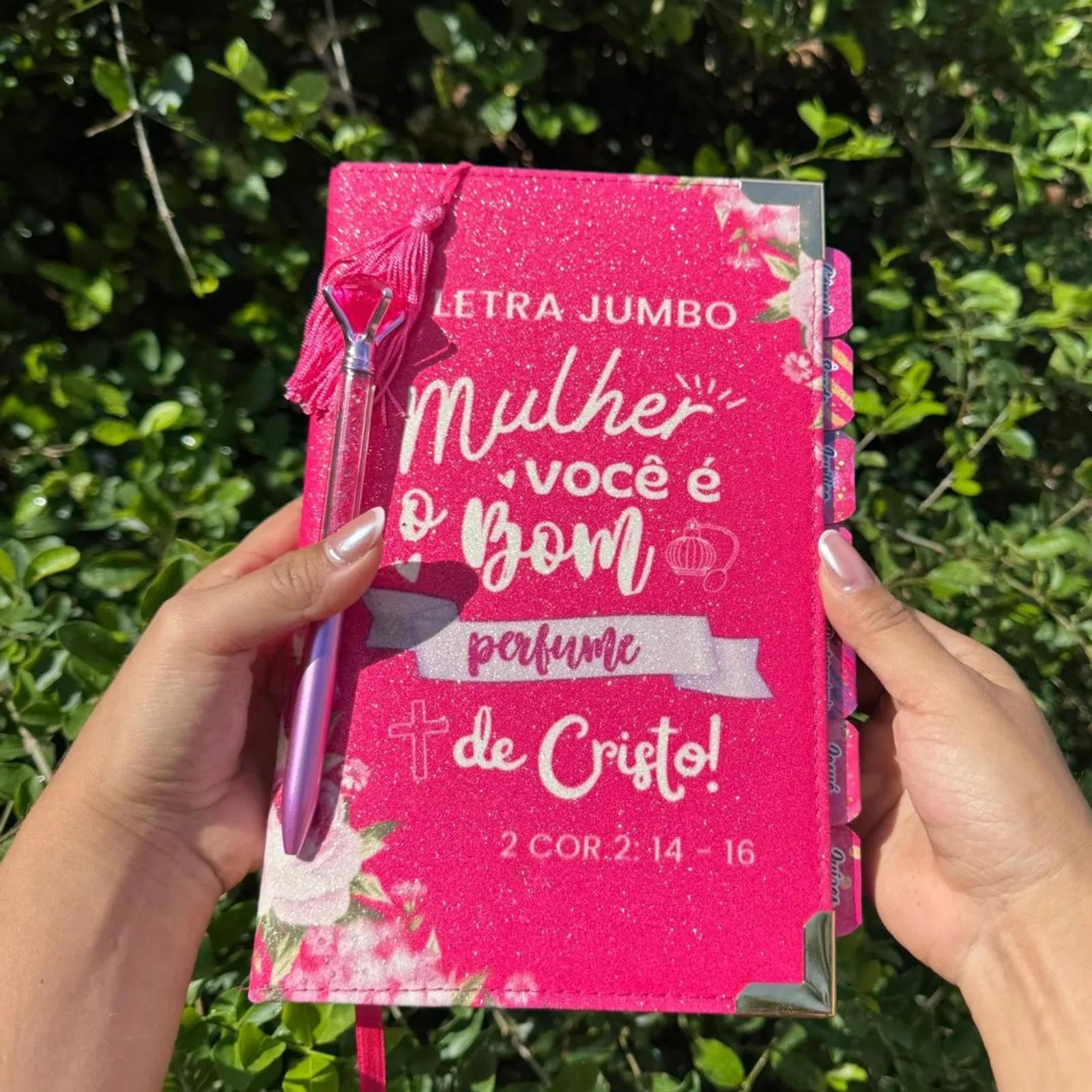 Bíblia da Mulher Sábia de Estudos 100% Glitter Pink ARC Full Color com Abas | Império das Bíblias